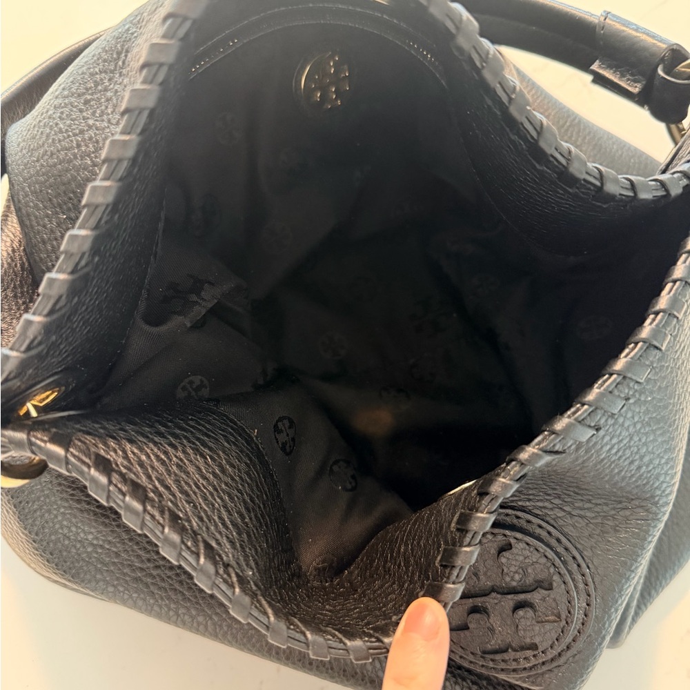 Tory Burch Marion Hobo - Picture 4 of 10